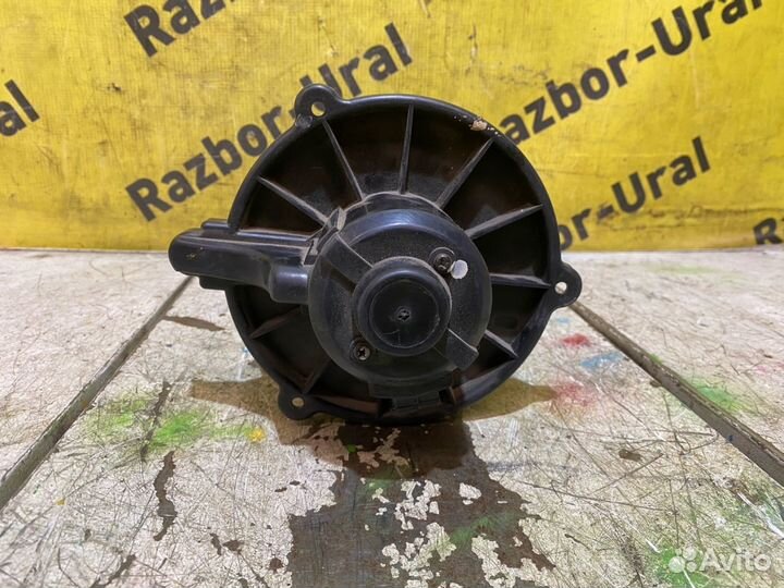 Моторчик печки задний Kia Карнивал 1