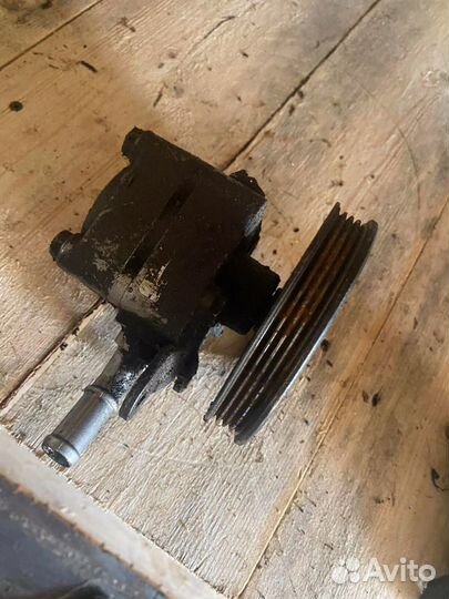 Насос гидроусилителя руля Nissan Primera P12