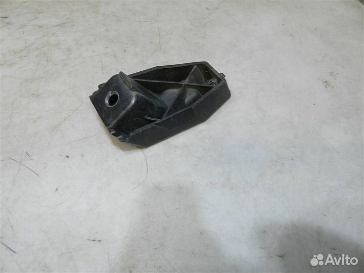 Кронштейн заднего бампера Ford Focus III 2011