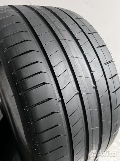 Pirelli P Zero PZ4 285/40 R22 и 325/35 R22