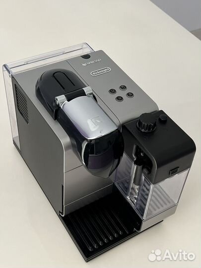 Кофемашина Delonghi Nespresso Lattissima