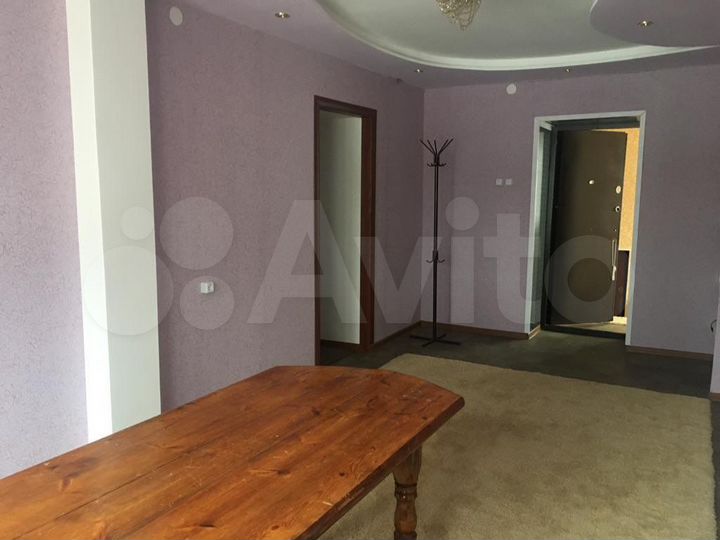 3-к. квартира, 90 м², 1/1 эт.