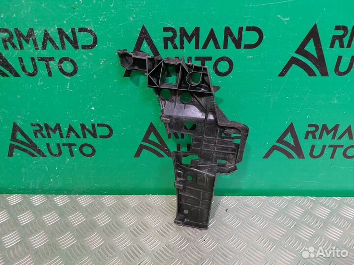 Кронштейн бампера передний правый Audi A8 4 D5