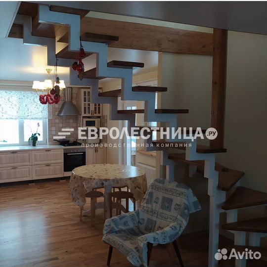 Лестница на второй этаж