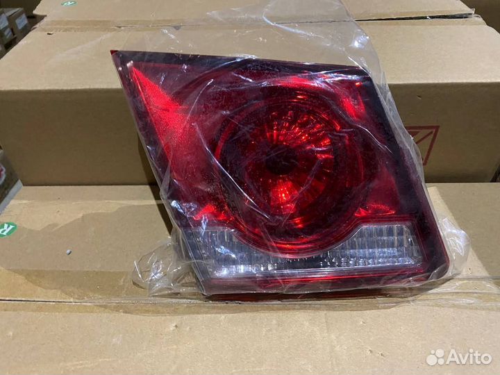 Фонарь задний левый внутренний chevrolet cruze