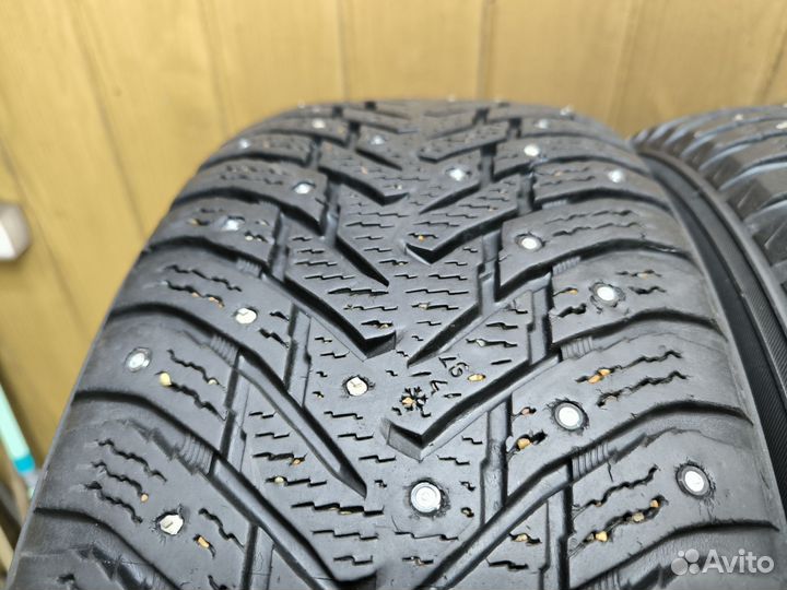 Nokian Tyres Hakkapeliitta 8 SUV 235/60 R18 107T