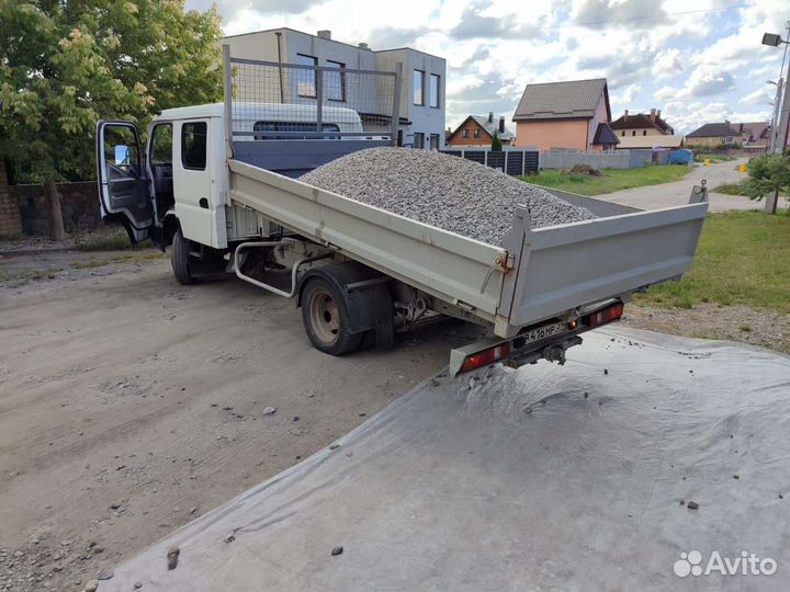 Гравий в мини- самосвале