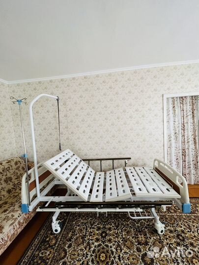 Медицинская кровать для лежачих больных