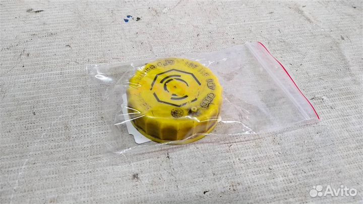 Крышка бачка тормозного цилиндра Audi A6 C4 94-97г