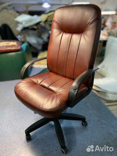 Офисное кресло