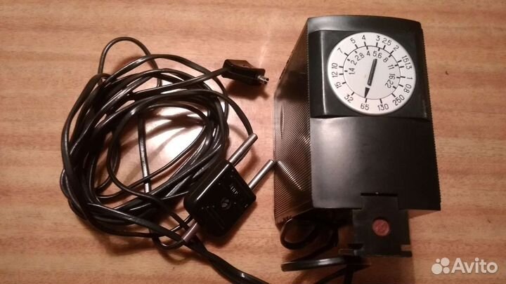 Фотовспышка Saulute в родном чехле