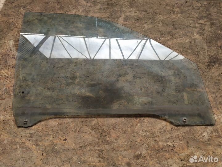 Стекло двери передней правой Kia Carnival