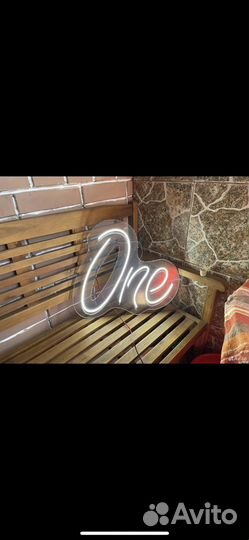 Неоновая вывеска One