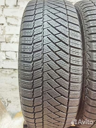 Continental ContiVikingContact 6 215/60 R17 99V