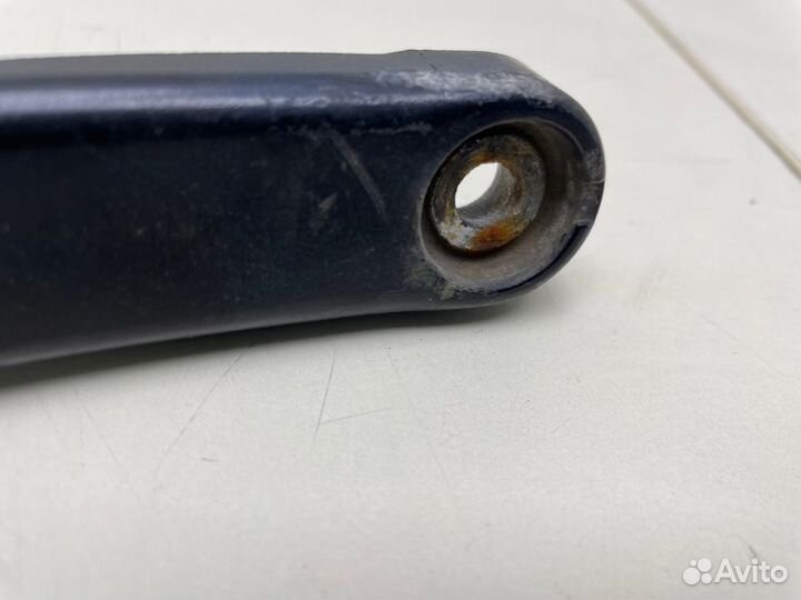 Поводок стеклоочистителя передний правый