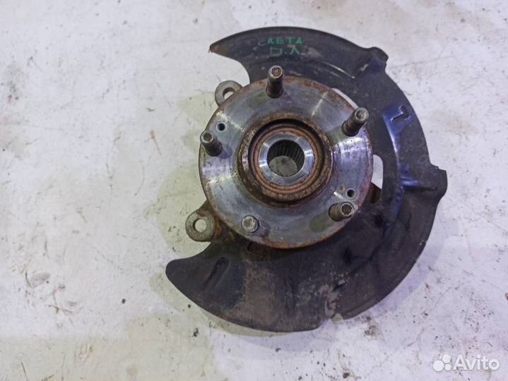 Кулак передний левый