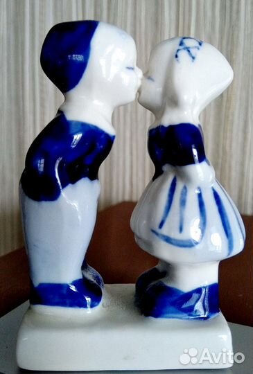 Статуэтки, брелки и стеклянные шары