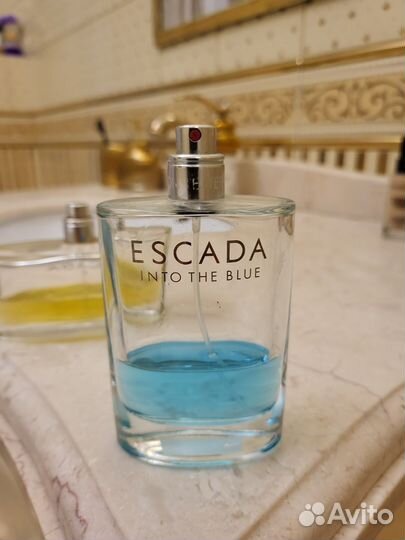 Escada into the blue и Escada красная точка