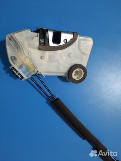 Замок двери передний левый Тoyota Camry V70