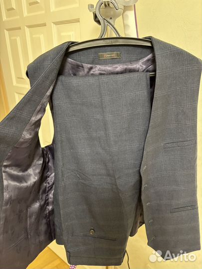 Класисический деловой костюм тройка