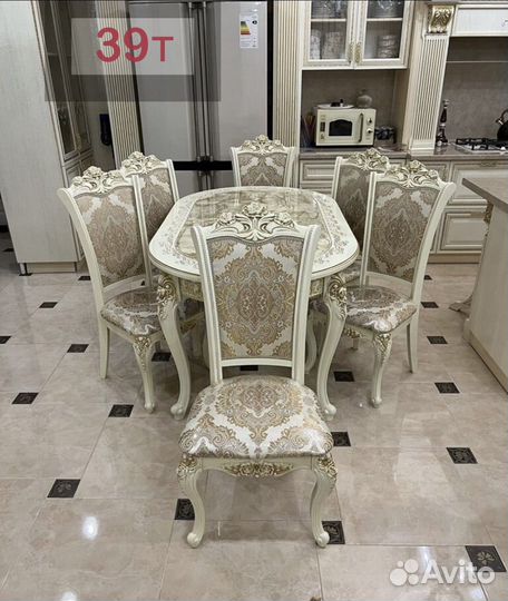 Стол и стулья