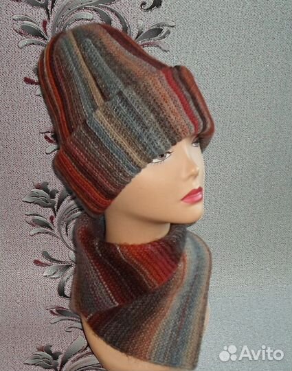 Комплект ручной работы. Шапочка + манишка