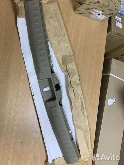 Накладка порога багажника Toyota 5838748051E0