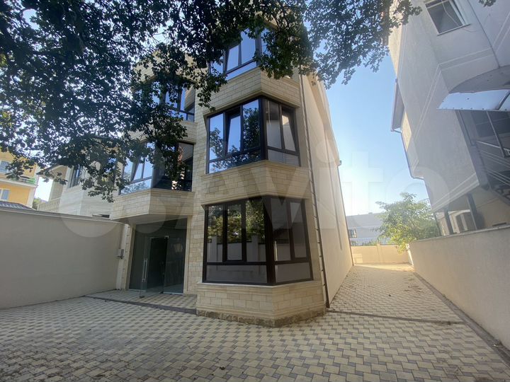 Дом 325 м² на участке 3,2 сот.