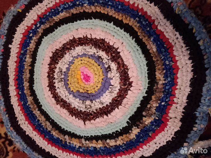 Коврик вязаный ручной работы