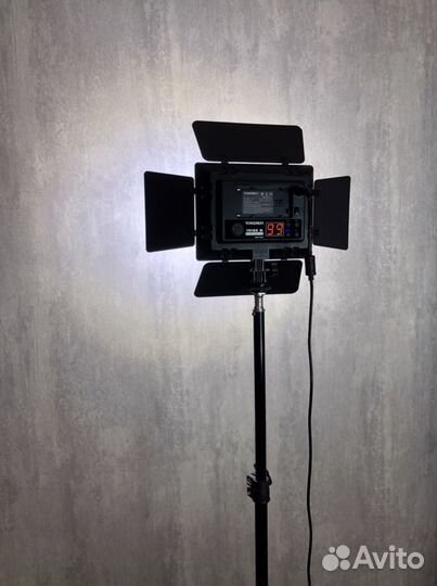Видеосвет Yongnuo + штатив