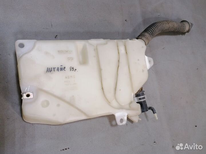 Бачок омывателя лоб.стекла Toyota Lite Ace 3Y 1989
