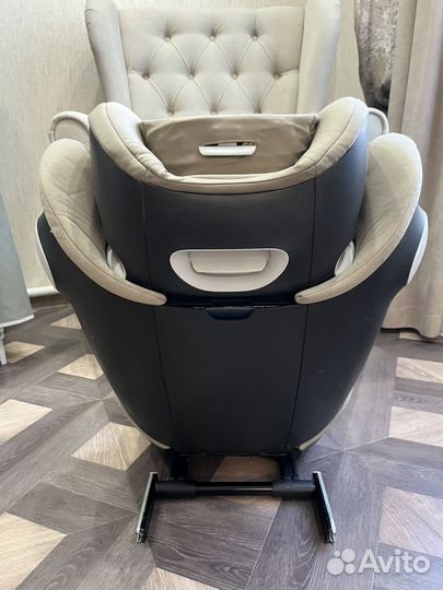 Автомобильное кресло