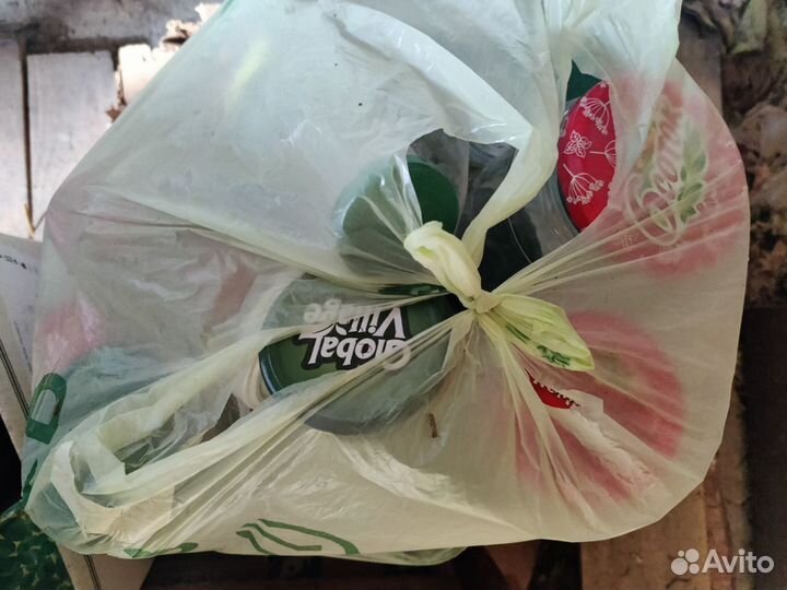 Продам много банок с закручивающимися крышками