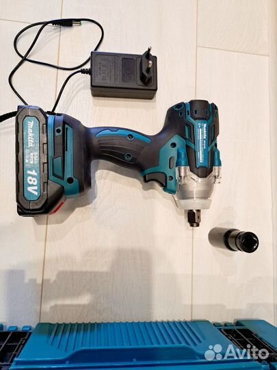 Гайковерт аккумуляторный makita