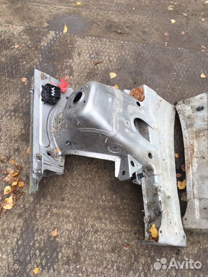 Лонжерон передний Mercedes ML W164 четверть