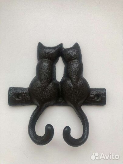 Чугунный крючок кошки