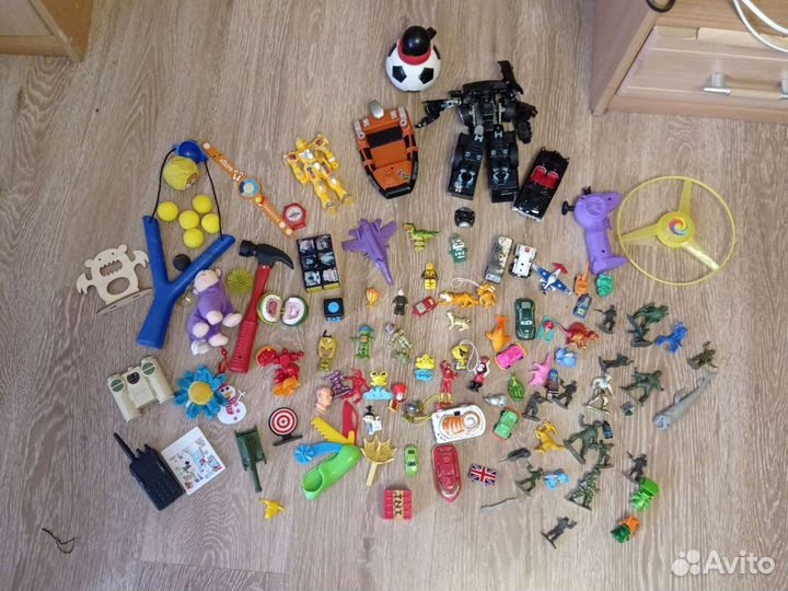 Коробка мелких игрушек б/у без торга