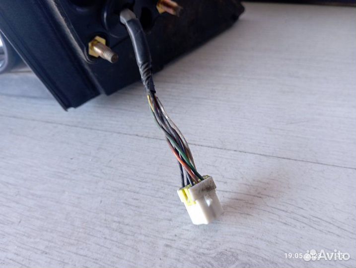 Зеркало заднего вида боковое переднее левое