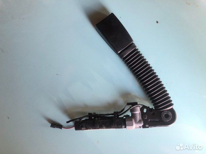 Ответная часть ремня безопасности передняя правая