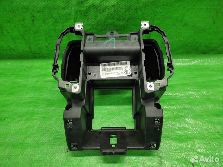 Кронштейн центр. консоли Porsche Cayenne 10-18