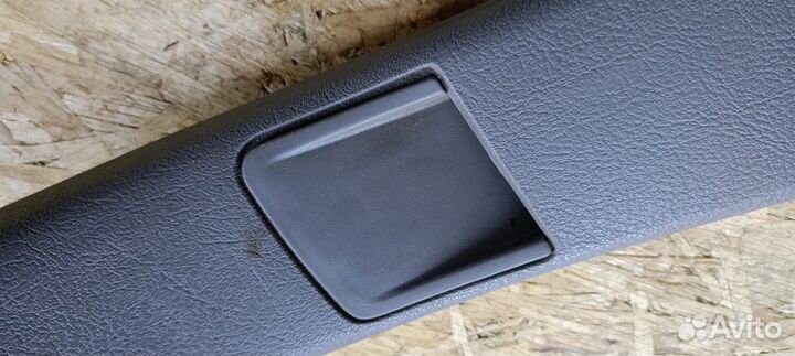 Обшивка стойки центральной правой Renault Symbol