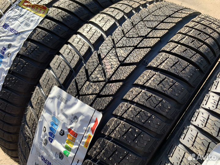 Pirelli Winter Sottozero 3 225/40 R19 и 255/35 R19