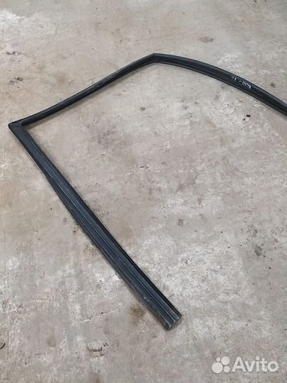 Уплотнитель стекла двери передней левой Creta