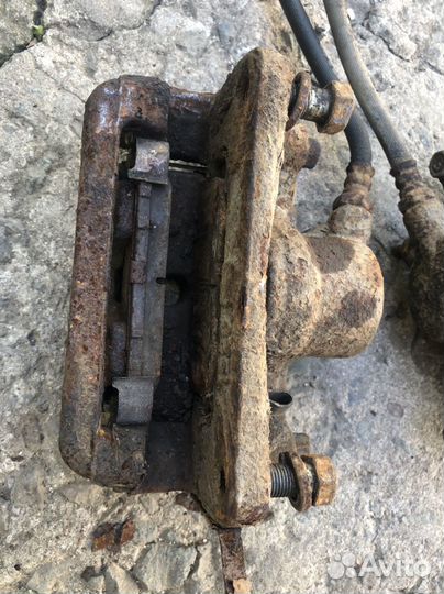 Суппорт задний mitsubishi pajero 2