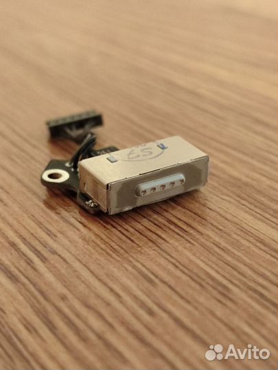 Разъём на Macbook