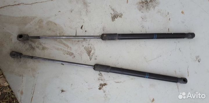 Aмортизатоp крышки багажника Skоda Оctаvia A7