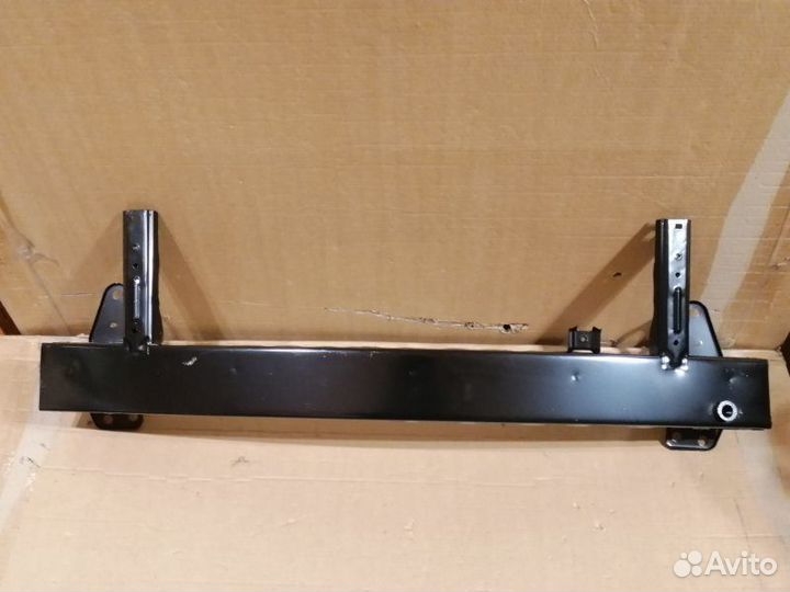 Усилитель бампера передний Hyundai Solaris