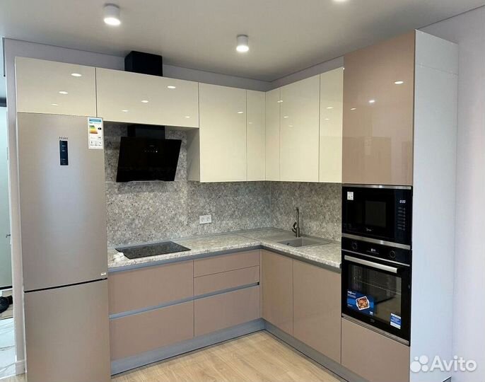 Кухонный гарнитур угловой