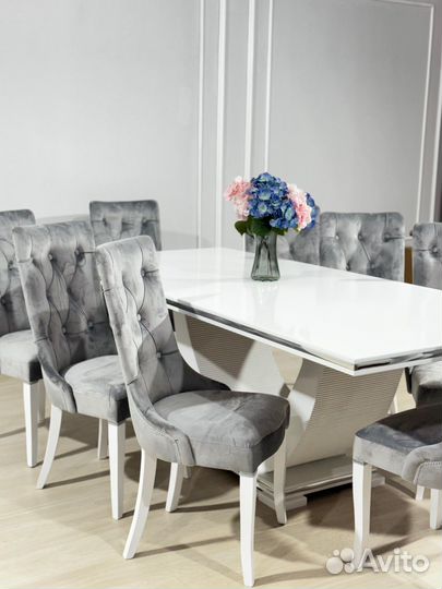 Стол и стулья