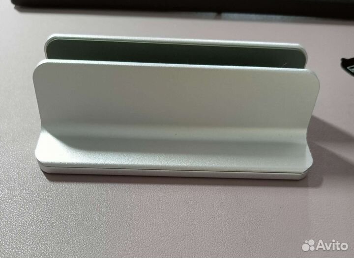 Подставка для вертикального хранения ноутбука